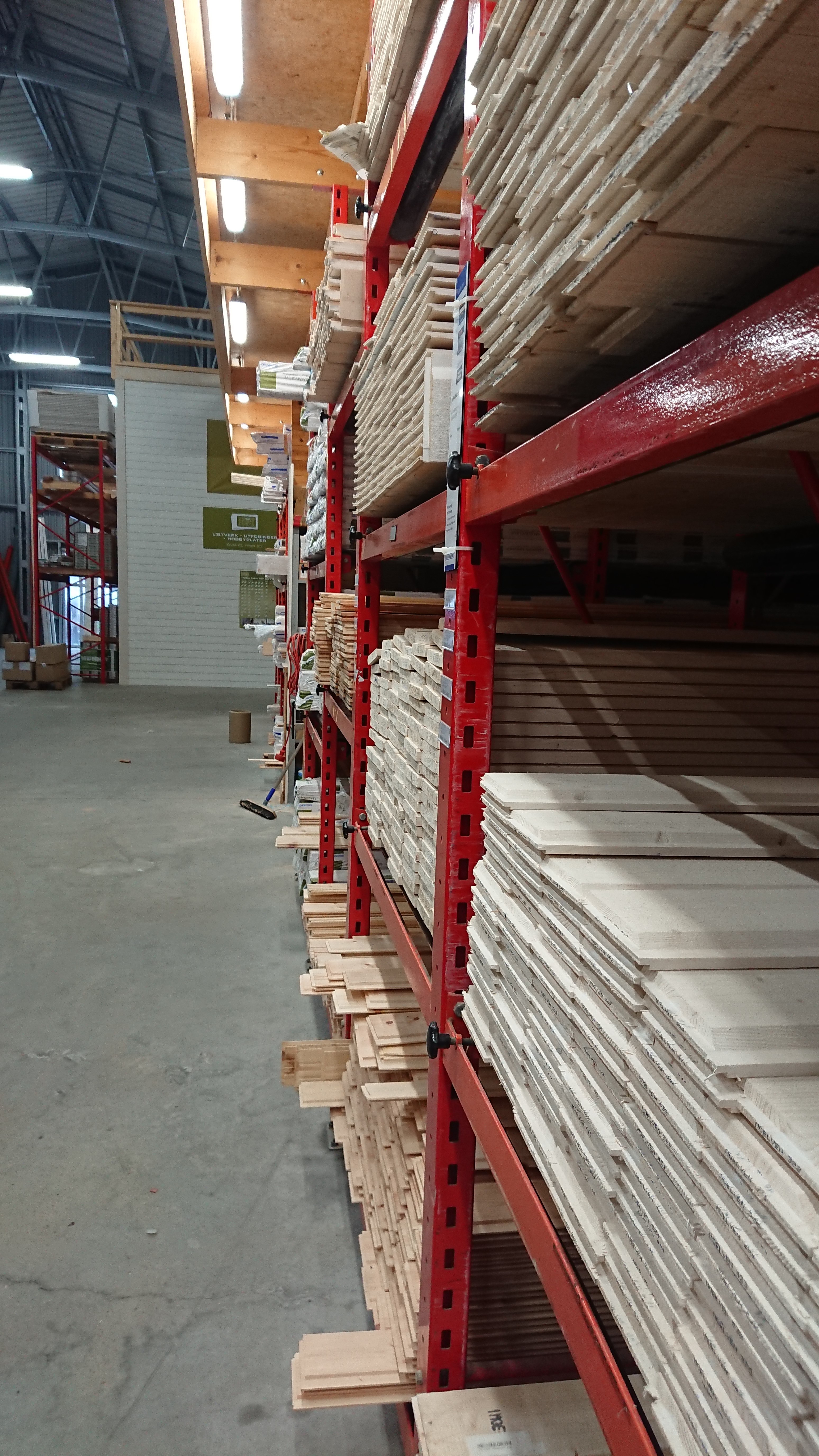 Stativer med kledning og panel